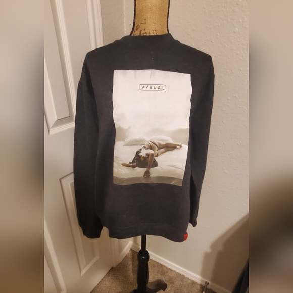 Sweatshirt - Picture 1 of 2